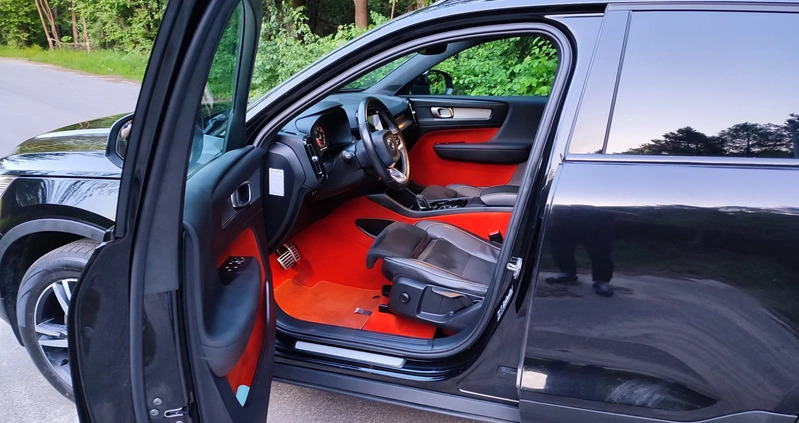 Volvo XC 40 cena 99900 przebieg: 182000, rok produkcji 2019 z Łazy małe 529